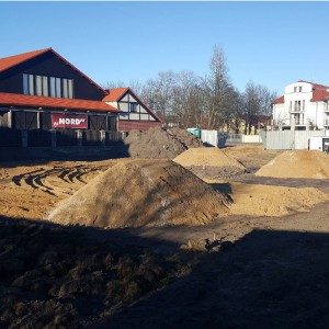 Budowa pola do minigolfa Adventure Golf Park w Łebie